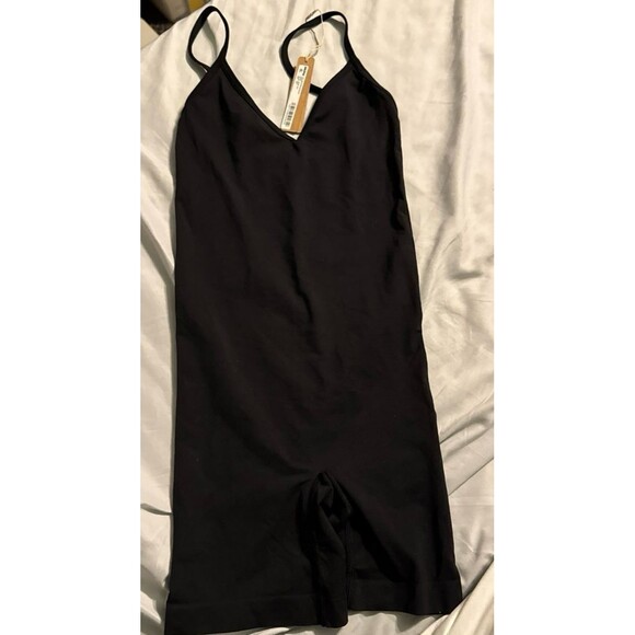 Skims Soft Smoothing Seamless Onesie XXS onyx NWOT - Picture 3 of 5